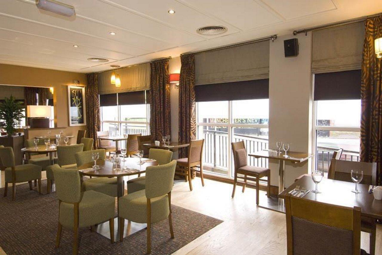 Premier Inn Manchester City Centre Экстерьер фото