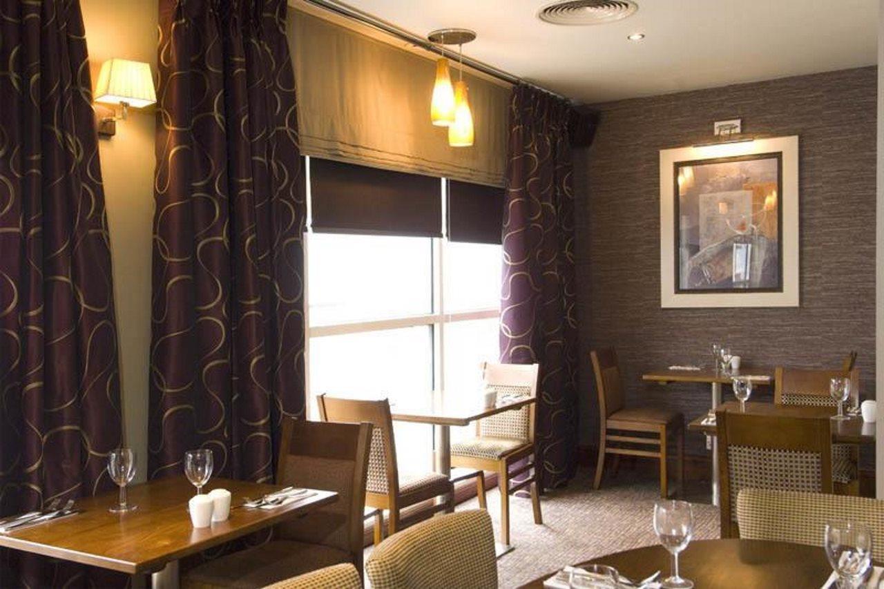 Premier Inn Manchester City Centre Экстерьер фото
