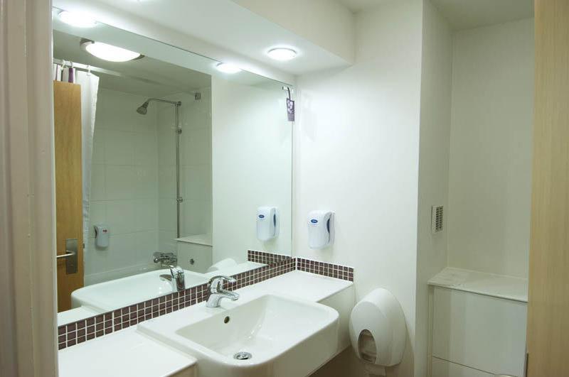 Premier Inn Manchester City Centre Экстерьер фото